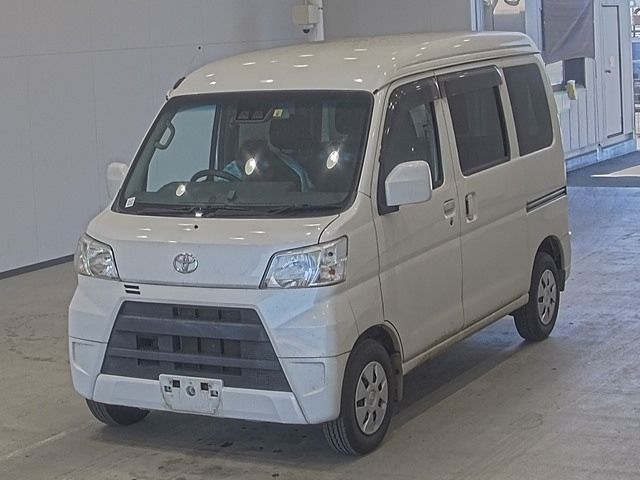 1092 TOYOTA PIXIS VAN S331M 2018 г. (ARAI Oyama)